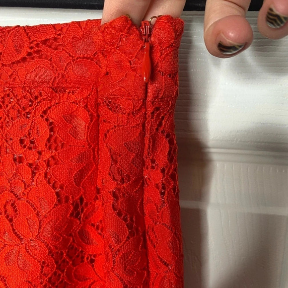 CECE red scalloped hem lace pencil skirt size 2 - Picture 7 of 9